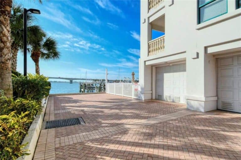 Majestic Bay Condos in Downtown Sarasota, FL. - Garages