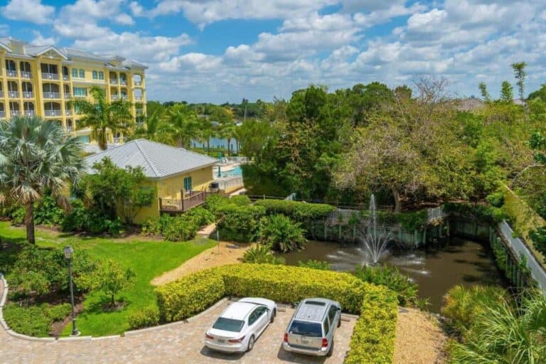 Marina Del Sol Condos in Siesta Key, FL. - Lake and Fountain