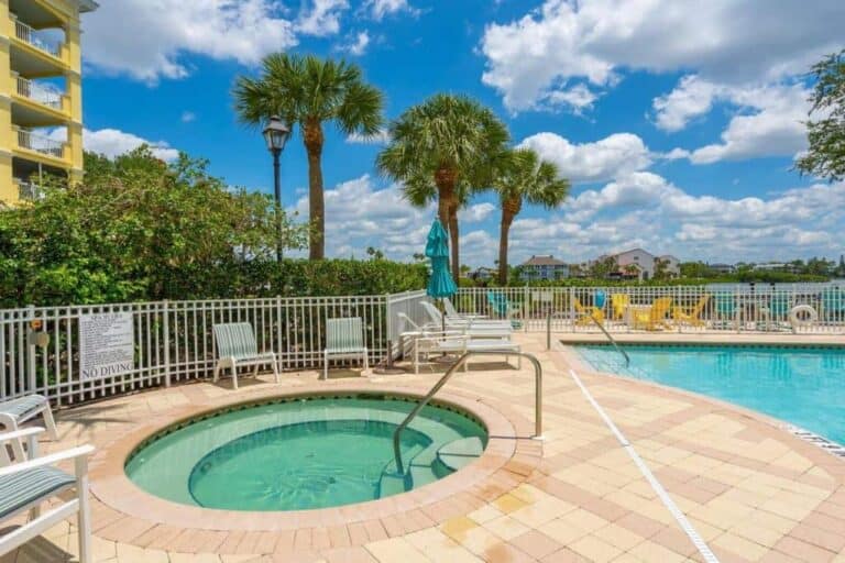 Marina Del Sol Condos in Siesta Key, FL. - Hot Tub