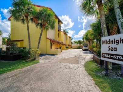 Midnight Sea Condos in Siesta Key, FL. - Entrance