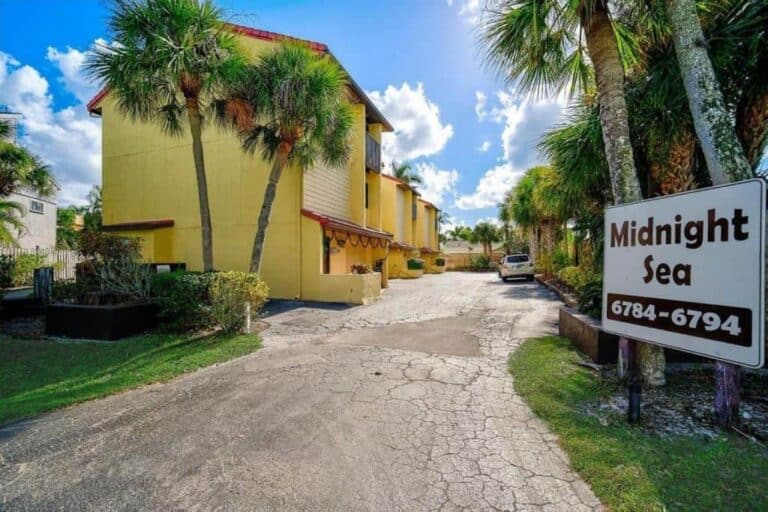 Midnight Sea Condos in Siesta Key, FL. - Entrance