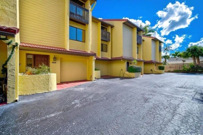 Midnight Sea Condos in Siesta Key, FL. - Building