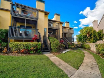 Midnight Sea Condos in Siesta Key, FL. - Grounds