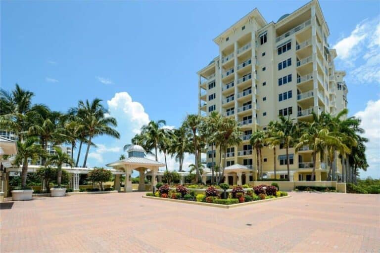 Orchid Beach Club Condos in Lido Key, FL. - Entry