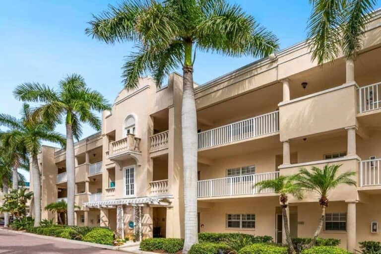 Palm Bay Club Condos in Siesta Key, FL. - Building