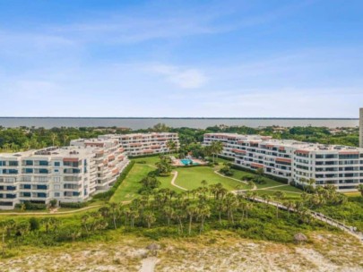 Players Club Condos in Longboat Key, FL. - Buildings Aerial