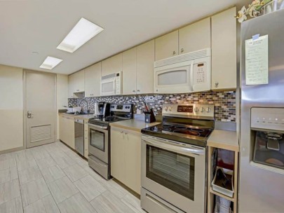 Privateer Condos in Longboat Key, FL. - Kitchen