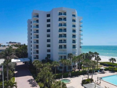 Privateer Condos in Longboat Key, FL. - Building