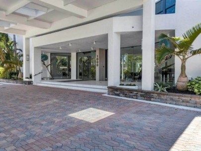 Privateer Condos in Longboat Key, FL. - Building Entrance