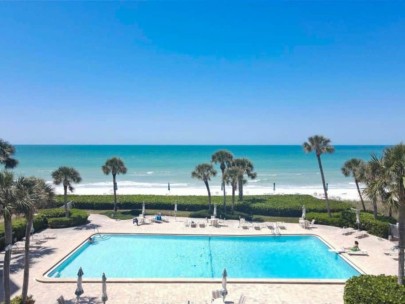 Privateer Condos in Longboat Key, FL. - Oceanside Pool