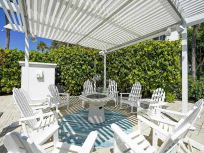 Privateer Condos in Longboat Key, FL. - Fire Table