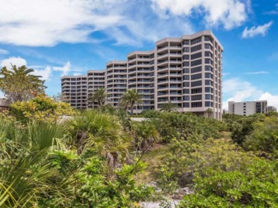 Promenade Condos in Longboat Key, FL. - Building