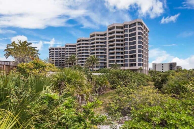 Promenade Condos in Longboat Key, FL. - Building