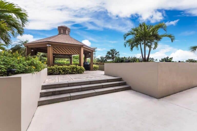 Promenade Condos in Longboat Key, FL. - Pergola BBQ Grill