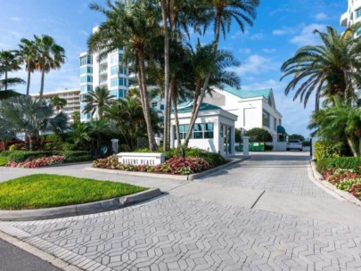 Regent Place Condos in Longboat Key, FL. - Entrance