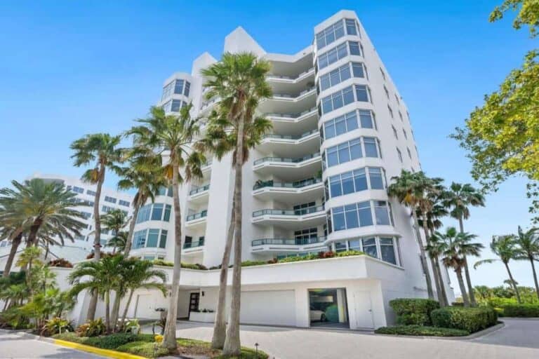 Regent Place Condos in Longboat Key, FL. - Building