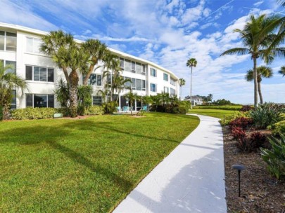 Sands Point Condos in Longboat Key, FL. - Waterfront