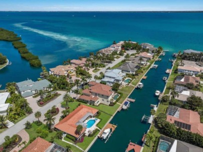 Sarasota FL. Homes with Boat Docks - Aerial Canal Front Home