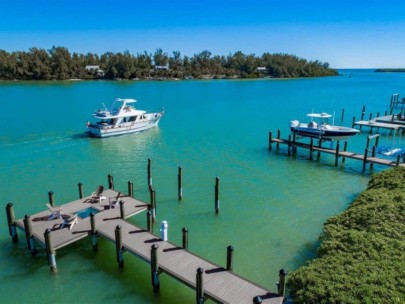 Sarasota FL. Homes with Boat Docks - Aerial with Big Water View