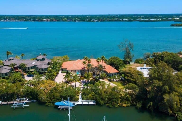 Sarasota FL. Waterfront Homes - Water Frontage