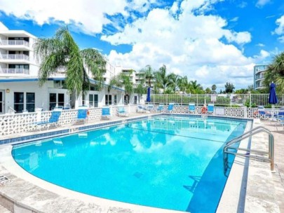 Sea Crest Condos in Siesta Key, FL. - Pool