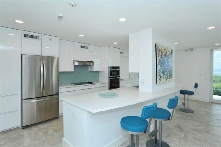Sea Gate Club Condos in Longboat Key, FL. - Clubroom
