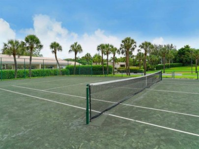 Sea Gate Club Condos in Longboat Key, FL. - Tennis Courts