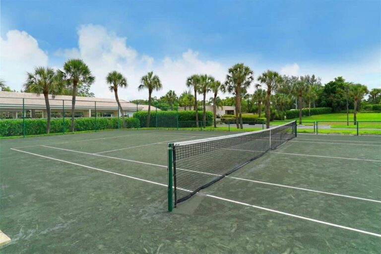 Sea Gate Club Condos in Longboat Key, FL. - Tennis Courts
