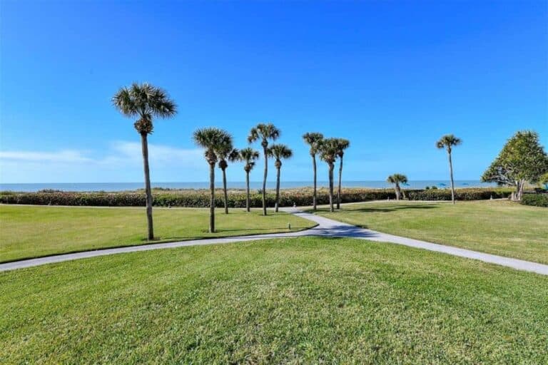 Seaplace Condos in Longboat Key, FL. - Grounds