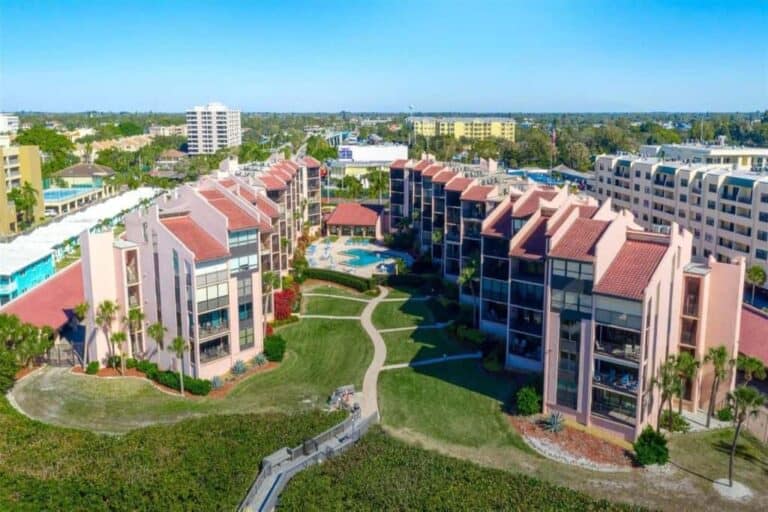 Siesta Breakers Condos in Siesta Key, FL. - Buildings