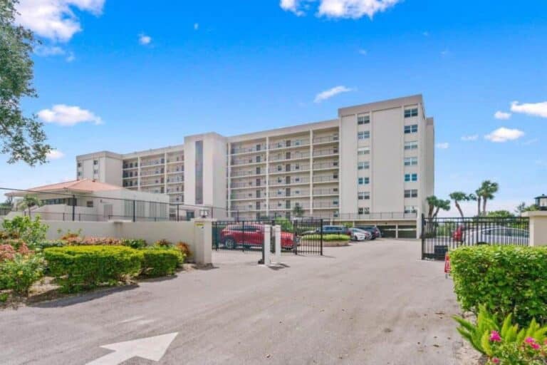 Siesta Gulf View Condos in Siesta Key, FL. - Building