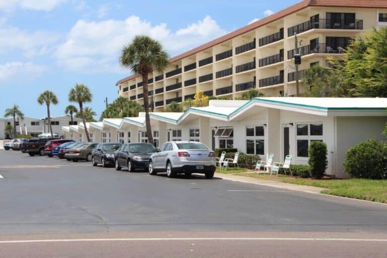 Siesta Royale Condos in Siesta Key, FL. - Building