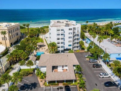 Siesta Sands Condos in Siesta Key, FL. - Building