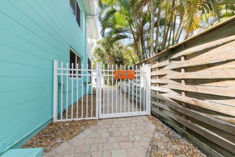 Siesta Sun Condos in Siesta Key, FL. - Beach Access
