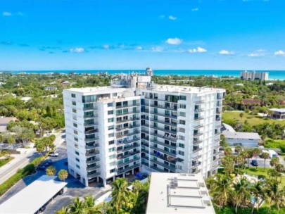 Siesta Towers Condos in Siesta Key, FL. - Building