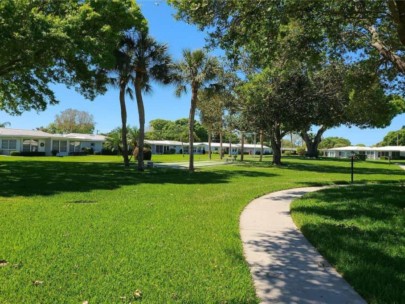 Southgate Village Condos in Sarasota, FL. - Grounds