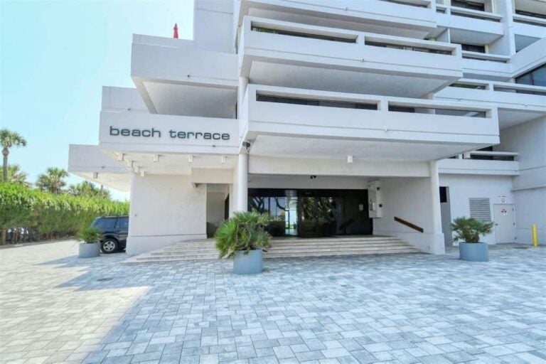 Terrace Condos in Siesta Key, FL. - Building Entrance