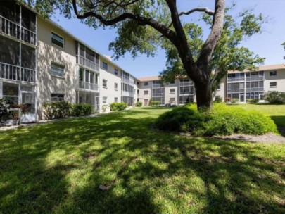 Tregate East Condos in Sarasota, FL. - Grounds