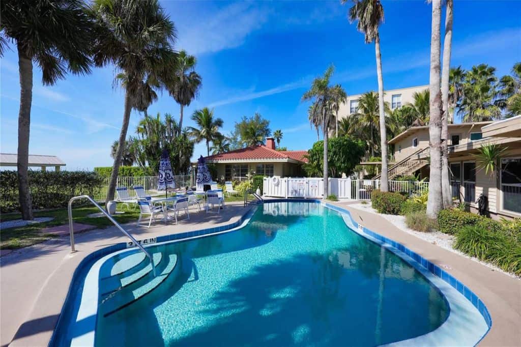 Turtle Crawl Condos For Sale in Longboat Key, FL. - Pool