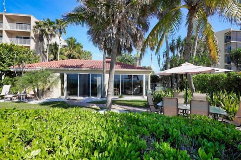 Turtle Crawl Condos in Longboat Key, FL. - Condo Building