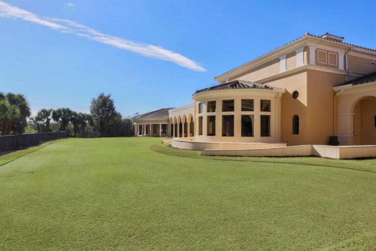 Venetian Golf and River Club Condos in Venice, FL. - Clubhouse Putting Green