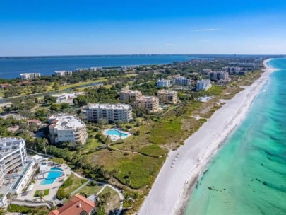 Villa Di Lancia Condos in Longboat Key, FL. - Waterfront