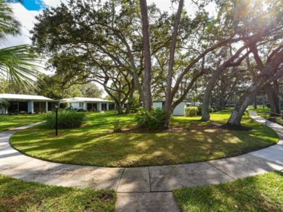 Village Green Condos in Sarasota, FL. - Grounds