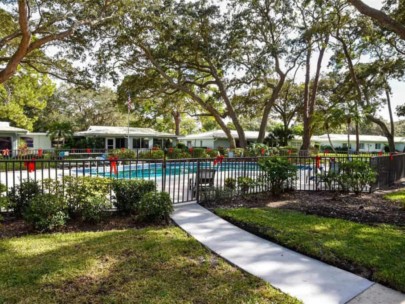 Village Green Condos in Sarasota, FL. - Grounds