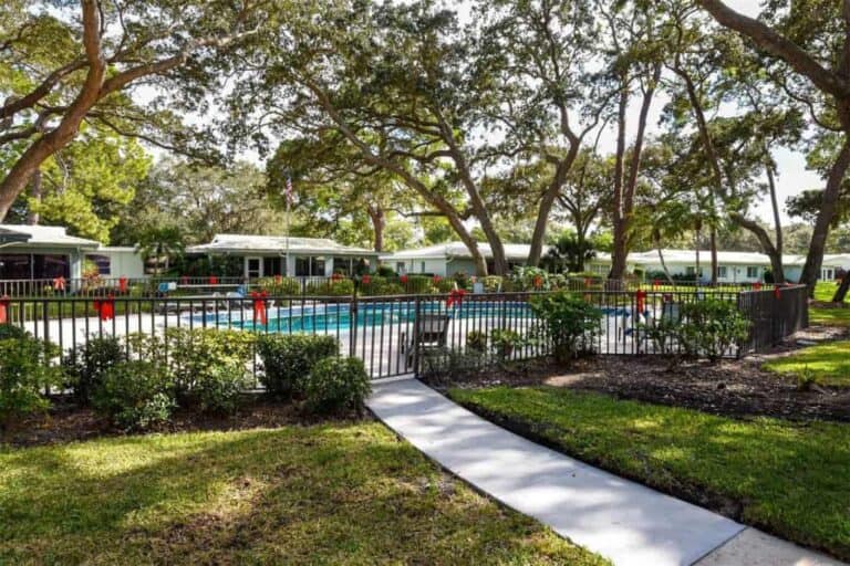 Village Green Condos in Sarasota, FL. - Grounds