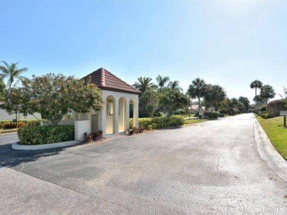 Village Plaza Condos in Sarasota, FL. - Driveway Entry