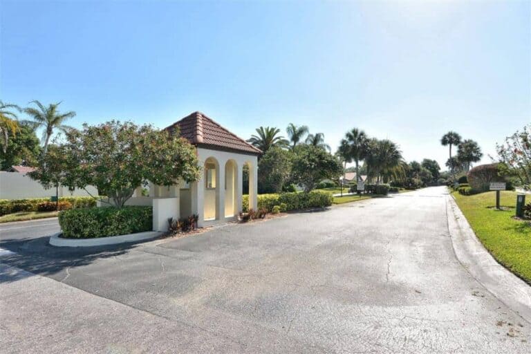 Village Plaza Condos in Sarasota, FL. - Driveway Entry