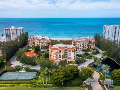 Vizcaya Condos in Longboat Key, FL. - Aerial