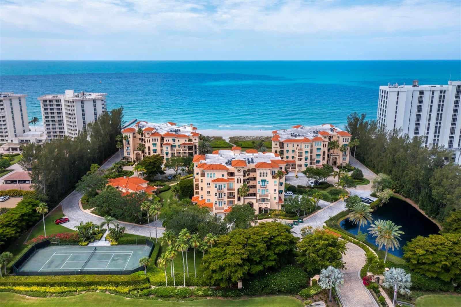 Vizcaya Condos For Sale in Longboat Key, FL.