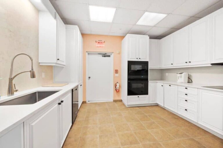 Vizcaya Condos in Longboat Key, FL. - Community Kitchen
